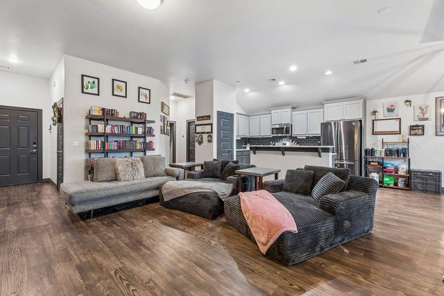 9409 NW 87th Place, Yukon, OK 73099