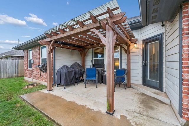 9409 NW 87th Place, Yukon, OK 73099