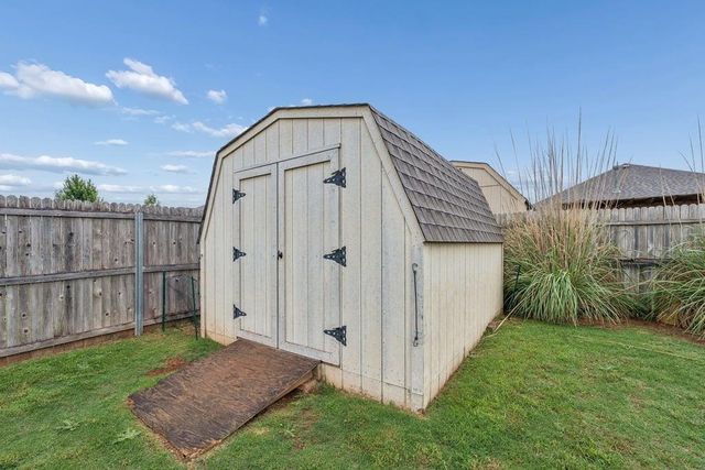 9409 NW 87th Place, Yukon, OK 73099