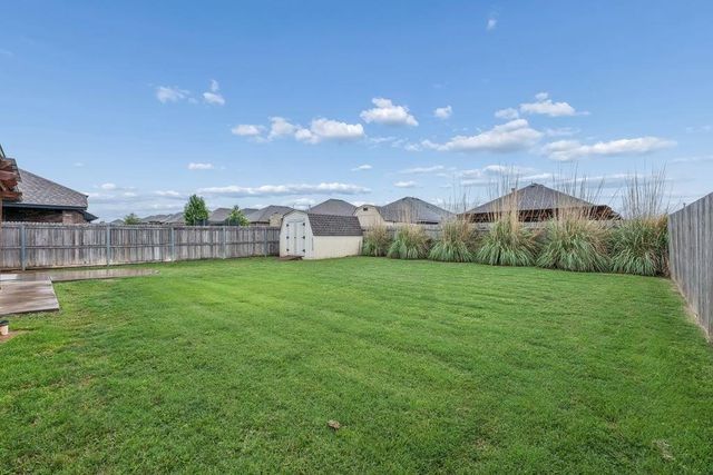 9409 NW 87th Place, Yukon, OK 73099