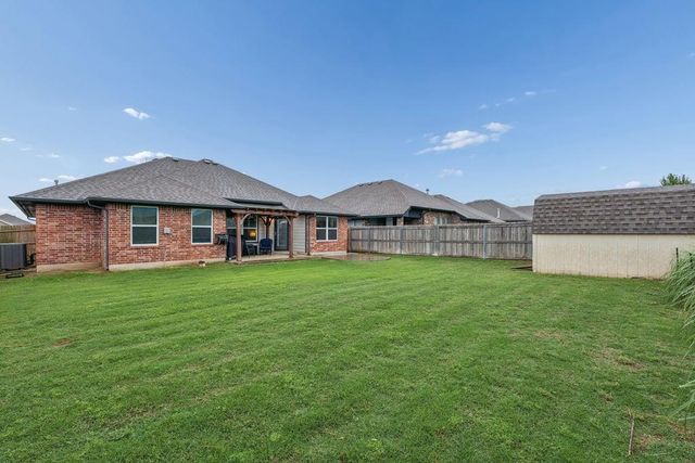 9409 NW 87th Place, Yukon, OK 73099