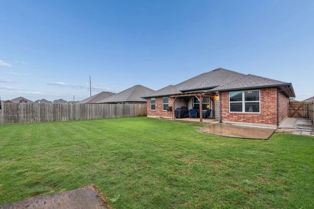 9409 NW 87th Place, Yukon, OK 73099