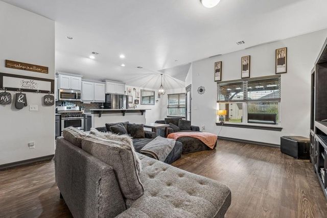 9409 NW 87th Place, Yukon, OK 73099