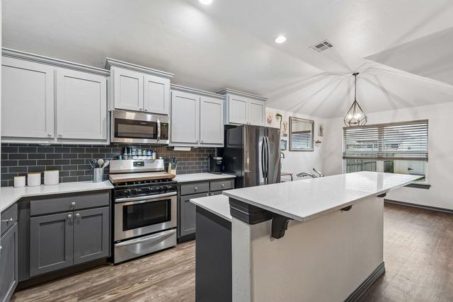 9409 NW 87th Place, Yukon, OK 73099