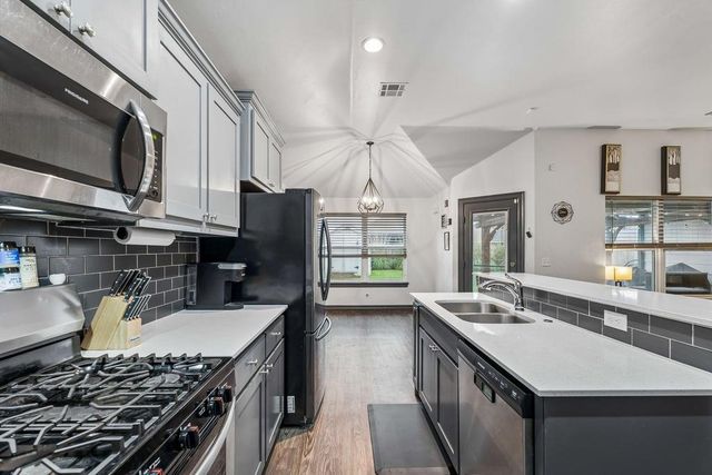 9409 NW 87th Place, Yukon, OK 73099