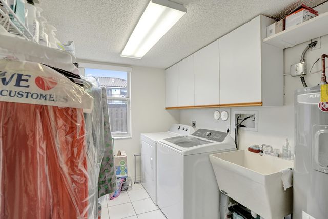 15620 Canterbury Court, Davie, FL 33331