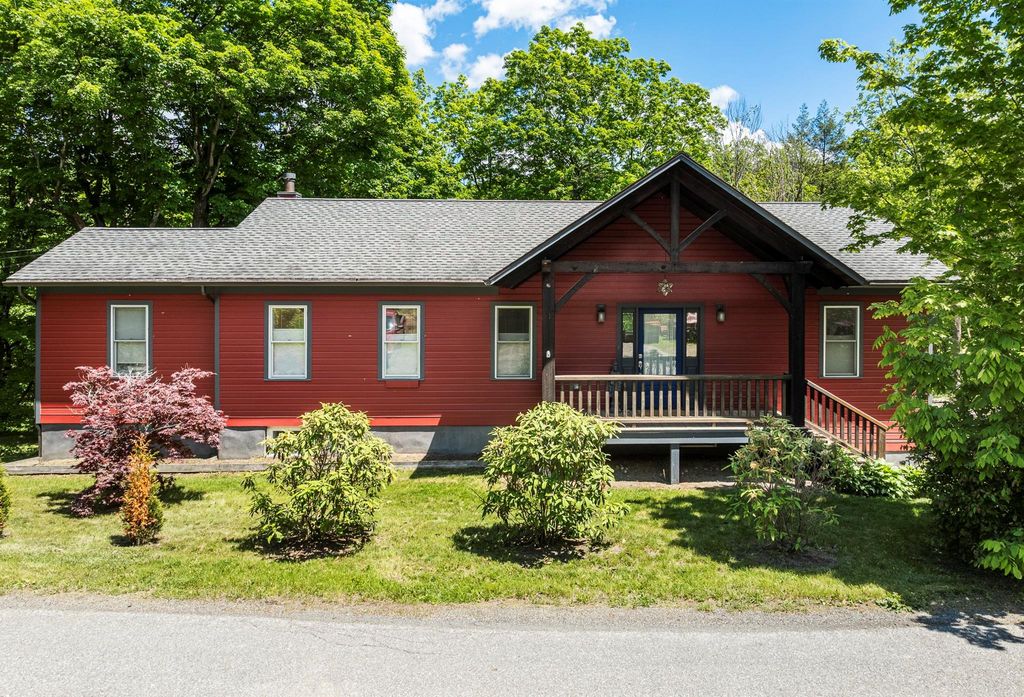 82 Near Road, Red Hook, NY 12571