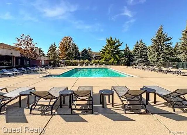 39021 Prentiss Street 303, Harrison Twp, MI 48045