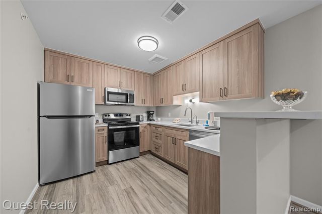 39021 Prentiss Street 303, Harrison Twp, MI 48045