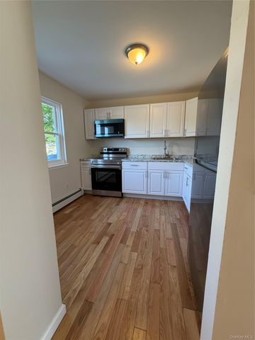 502 Harbor View Court, Beacon, NY 12508