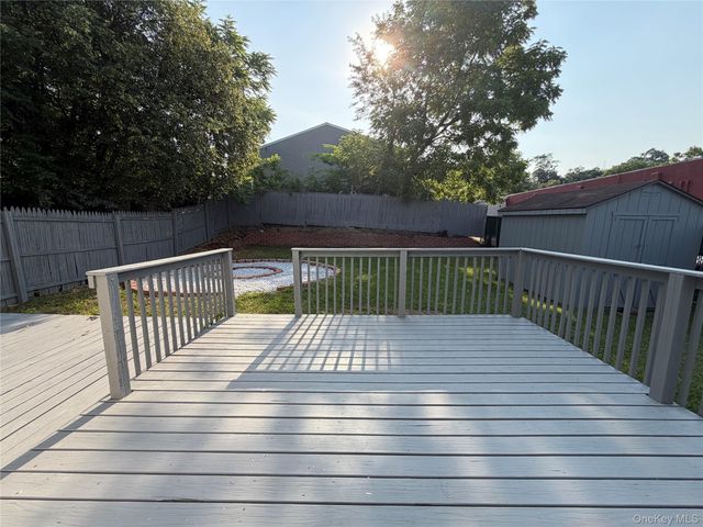 502 Harbor View Court, Beacon, NY 12508