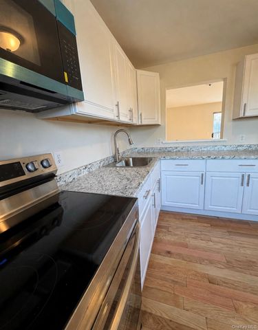 502 Harbor View Court, Beacon, NY 12508