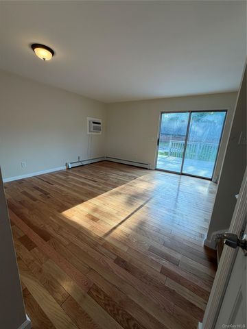 502 Harbor View Court, Beacon, NY 12508