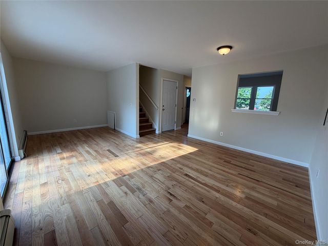 502 Harbor View Court, Beacon, NY 12508