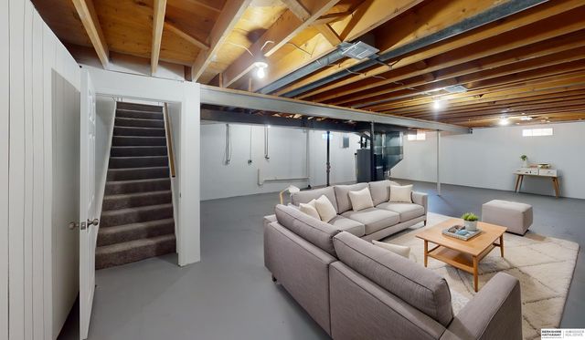 6060 Camden Avenue, Omaha, NE 68104