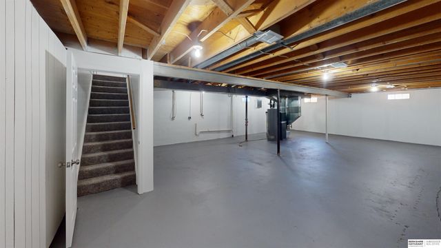 6060 Camden Avenue, Omaha, NE 68104