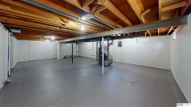 6060 Camden Avenue, Omaha, NE 68104