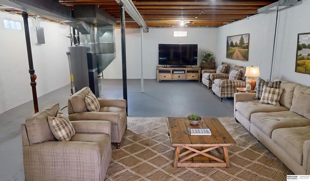 6060 Camden Avenue, Omaha, NE 68104