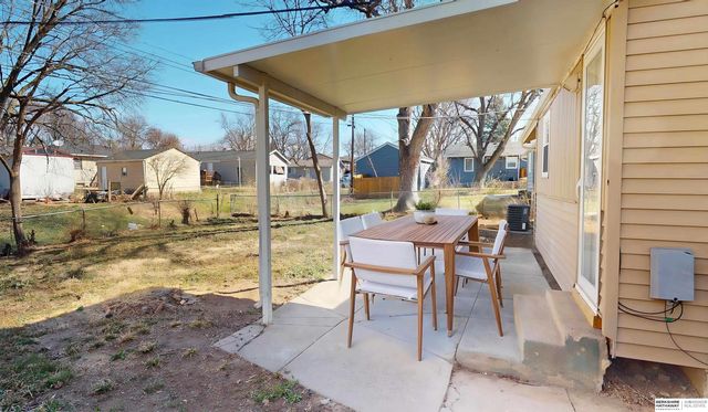 6060 Camden Avenue, Omaha, NE 68104