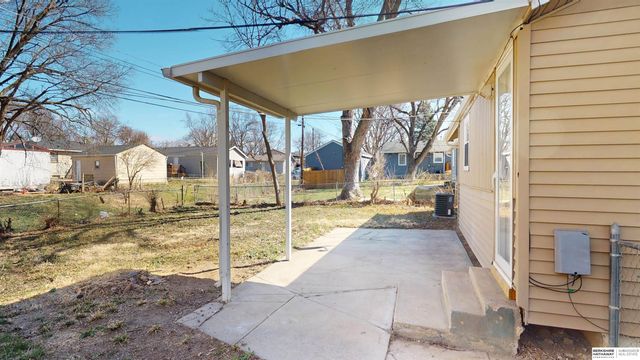 6060 Camden Avenue, Omaha, NE 68104