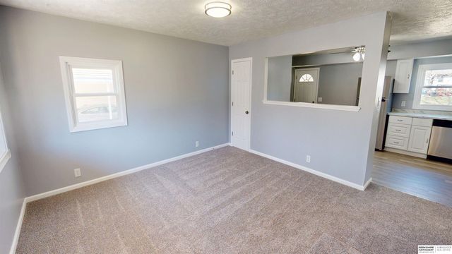 6060 Camden Avenue, Omaha, NE 68104