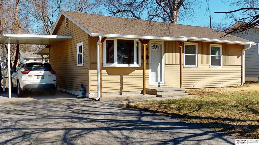 6060 Camden Avenue, Omaha, NE 68104