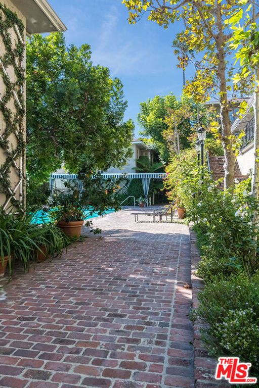 1225 Sunset Plaza Drive 2, West Hollywood, CA 90069 — photo 2