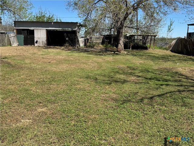 4904 Lone Tree Road, Victoria, TX 77901