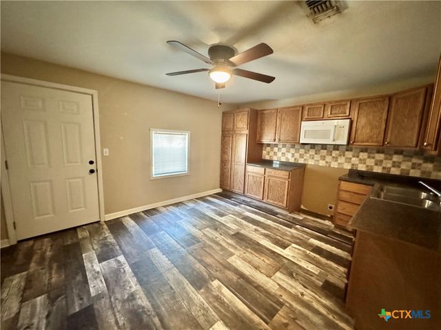 4904 Lone Tree Road, Victoria, TX 77901