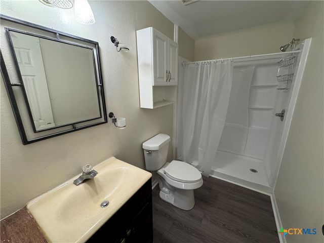 4904 Lone Tree Road, Victoria, TX 77901