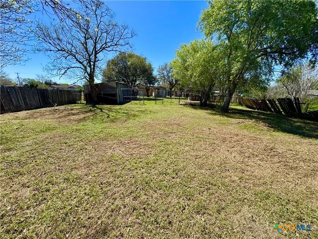 4904 Lone Tree Road, Victoria, TX 77901