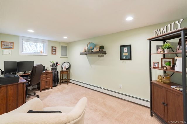 4 Tanglewood Lane, Poughkeepsie, NY 12603