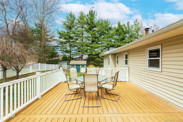 4 Tanglewood Lane, Poughkeepsie, NY 12603