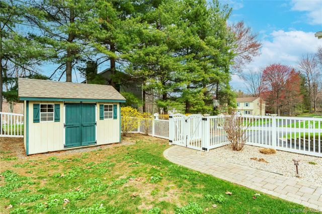 4 Tanglewood Lane, Poughkeepsie, NY 12603