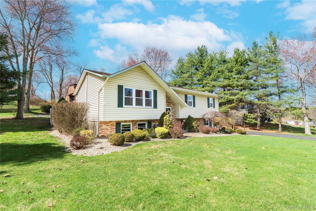 4 Tanglewood Lane, Poughkeepsie, NY 12603