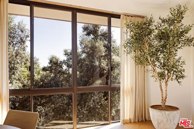300 N Swall Drive 354, Beverly Hills, CA 90211