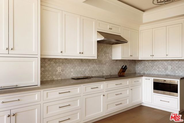 300 N Swall Drive 354, Beverly Hills, CA 90211