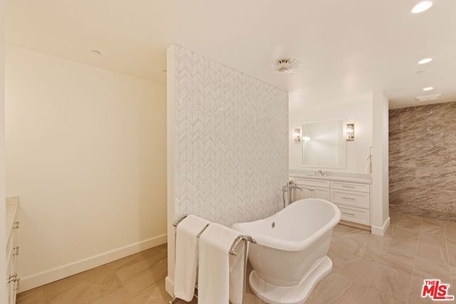300 N Swall Drive 354, Beverly Hills, CA 90211