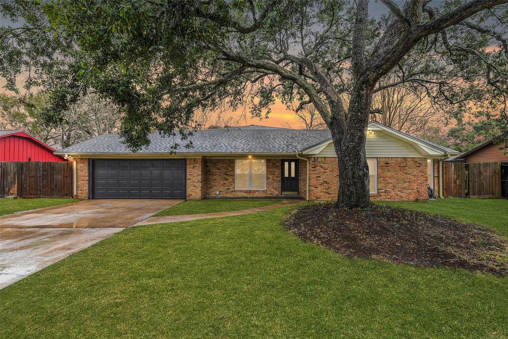 307 Meyer Street, Alvin, TX 77511