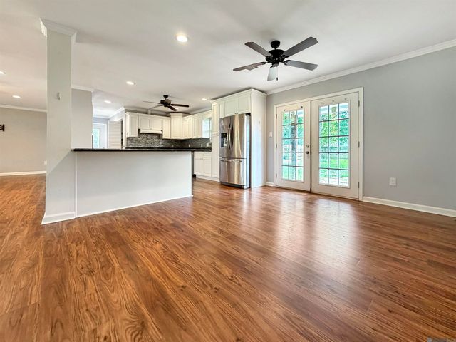 2411 Chantulane Ave, Denham Springs, LA 70726