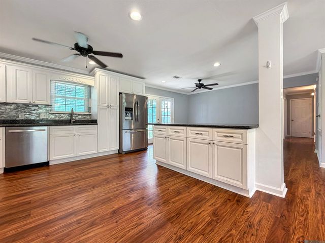 2411 Chantulane Ave, Denham Springs, LA 70726
