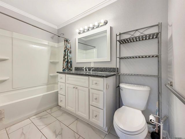 2411 Chantulane Ave, Denham Springs, LA 70726