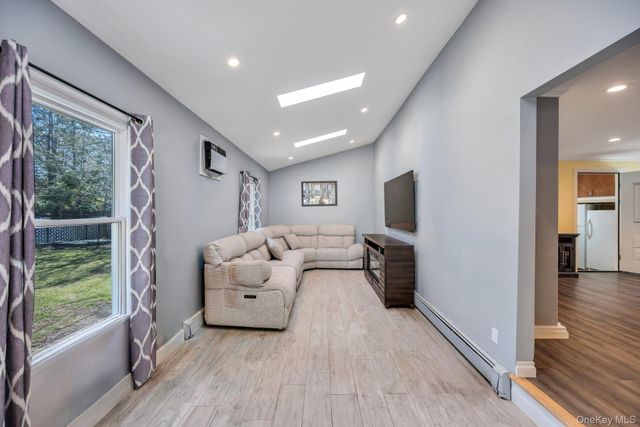 1659 Lincoln Avenue, Bohemia, NY 11716