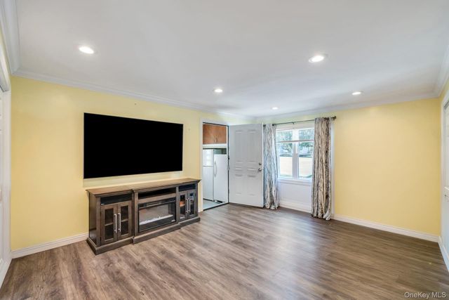 1659 Lincoln Avenue, Bohemia, NY 11716
