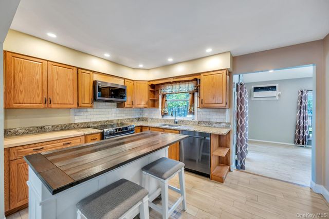 1659 Lincoln Avenue, Bohemia, NY 11716