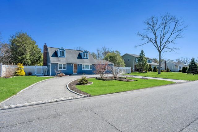 1659 Lincoln Avenue, Bohemia, NY 11716