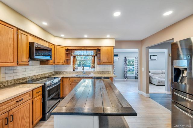 1659 Lincoln Avenue, Bohemia, NY 11716