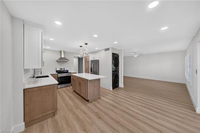 1730 Bald Eagle DR A, Naples, FL 34105