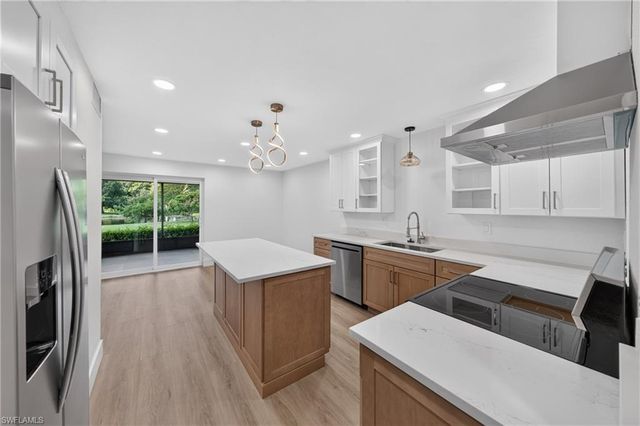 1730 Bald Eagle DR A, Naples, FL 34105