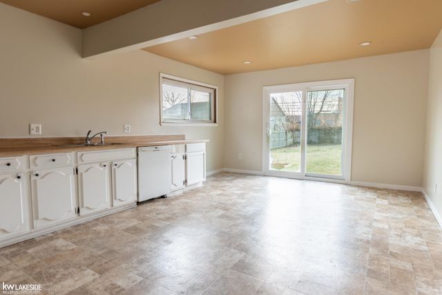 28627 Maple Street, Roseville, MI 48066